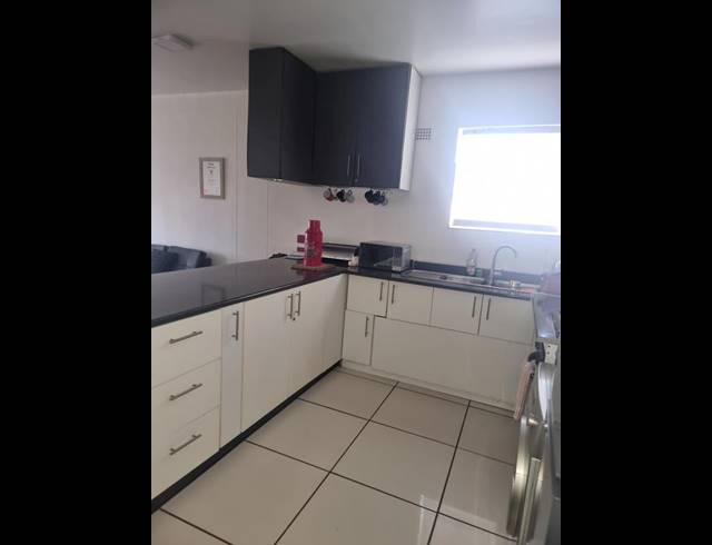 1 BEDROOM APARTMENT FOR SALE IN MALVERN EAST